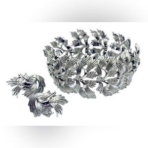 CORO PEGASUS vintage elegant Silver Tone Bracelet Clip On Earrings SET